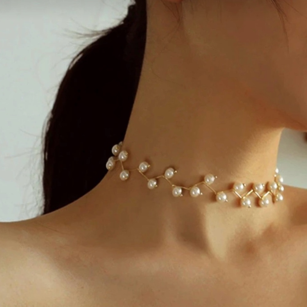 ⚠️Clearance Elegant Gold Twist White Pearl Necklace